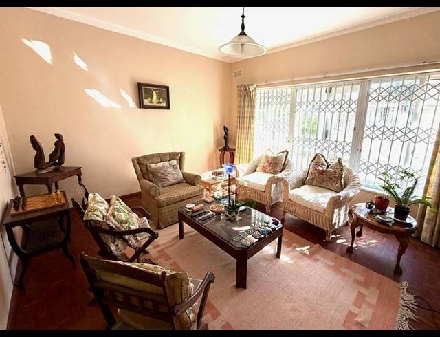 2 BEDROOM PROPERTY TO RENT IN FISH HOEK